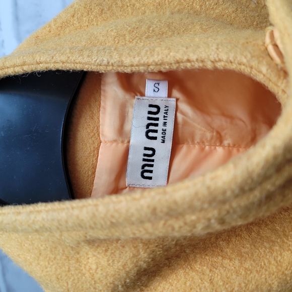 Vintage Yellow Sleeveless Wool Vest with Bow Detail - Picture 3 of 4